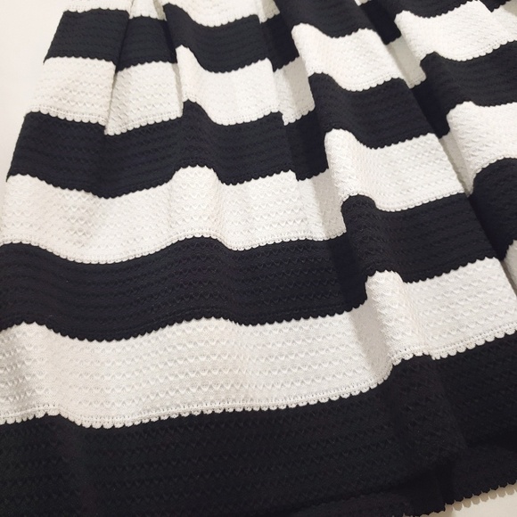 🌸Express Women's Pleated Skirt - Picture 2 of 6